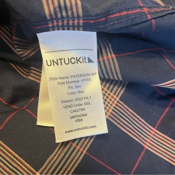 UNTUCKit Navy Plaid Button Up Shirt Sz M - Picture 3 of 6